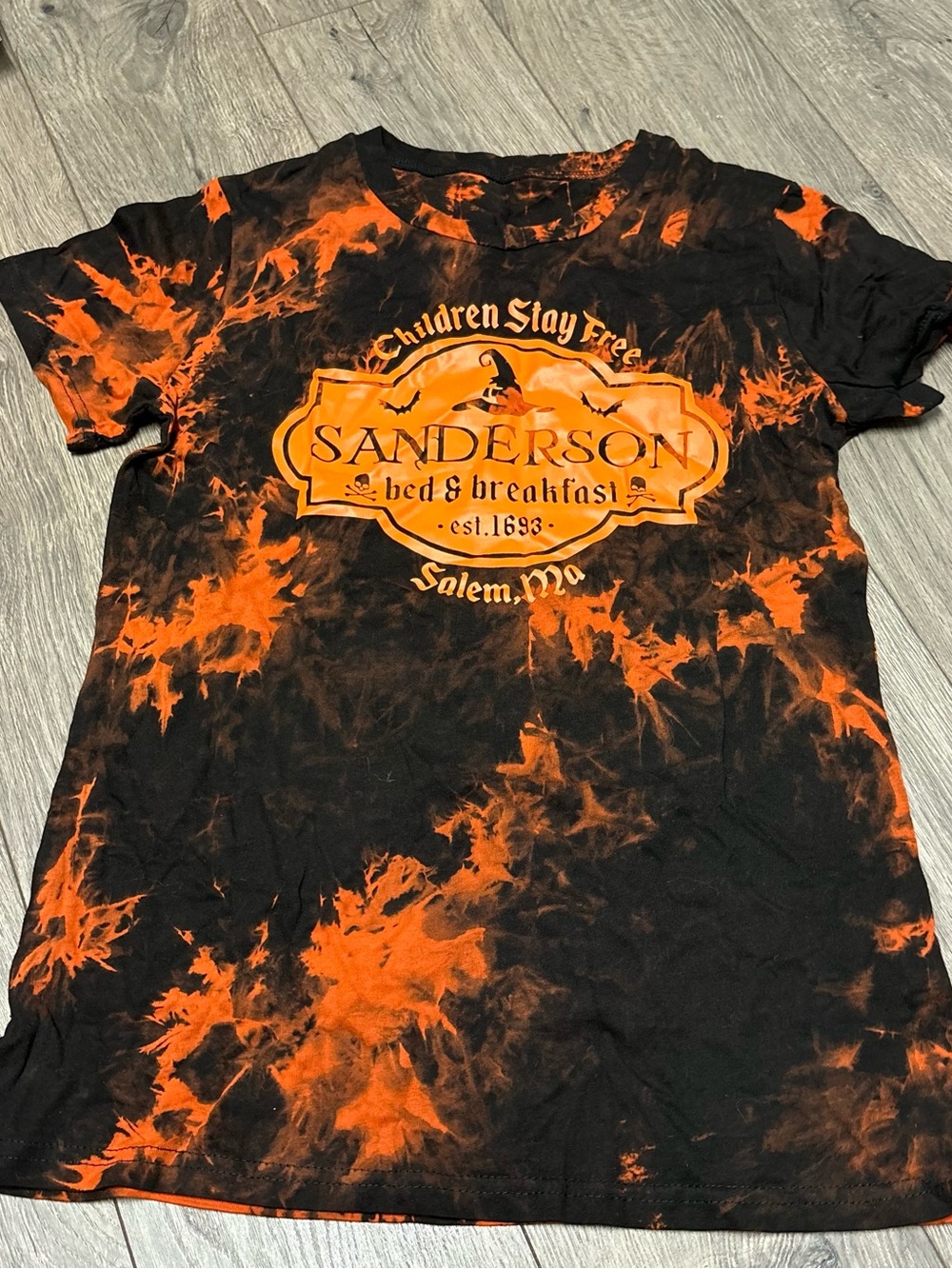Hocus pocus shirt tie dye black & orange graphic tee small